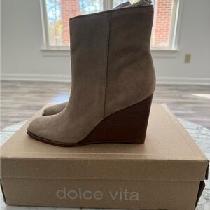 Dolce Vita Women's almond suede Susann Heeled Boots
